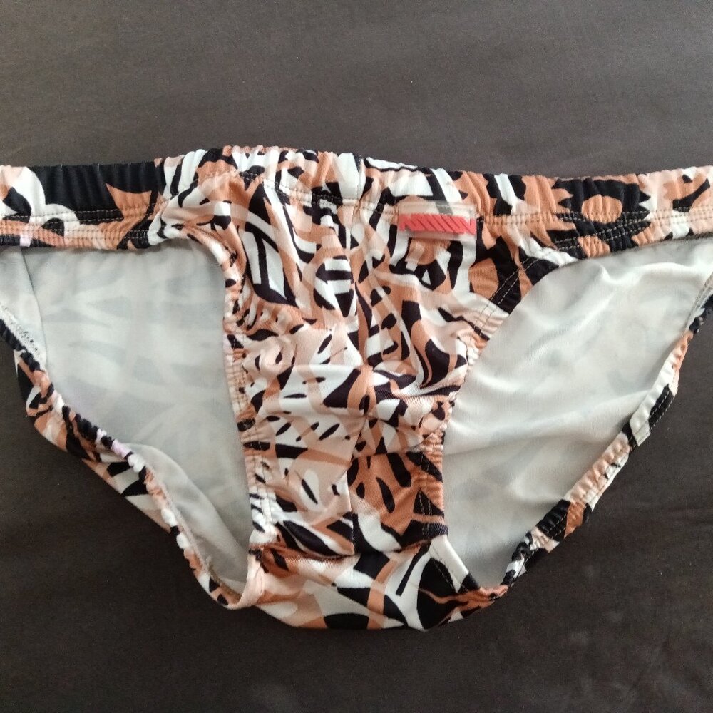 DESIGNER METRO MALE WEAR (MIIW) TAN LEAVES SWIM BRIEF, SIZE "S" (30"- 32")